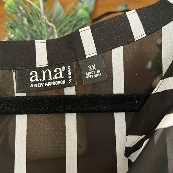 A.N.A. A New Approach Black/White Striped Sheer 1/4 Button Up Tunic, Sz 3X, EUC. - Picture 3 of 10